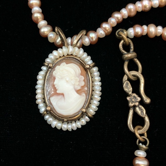 Extasia Feminine Hand Carved Shell Cameo on Beautiful Seed Pearl Necklace - Picture 7 of 11
